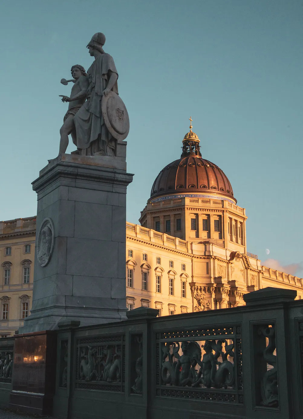 Ehre, wem Ehre gebührt: Die Dankestafeln im Humboldt Forum Berlin
